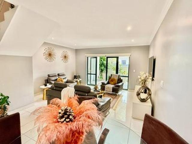 House for sale in Sandton, City of Johannesburg Metropolitan Municipality