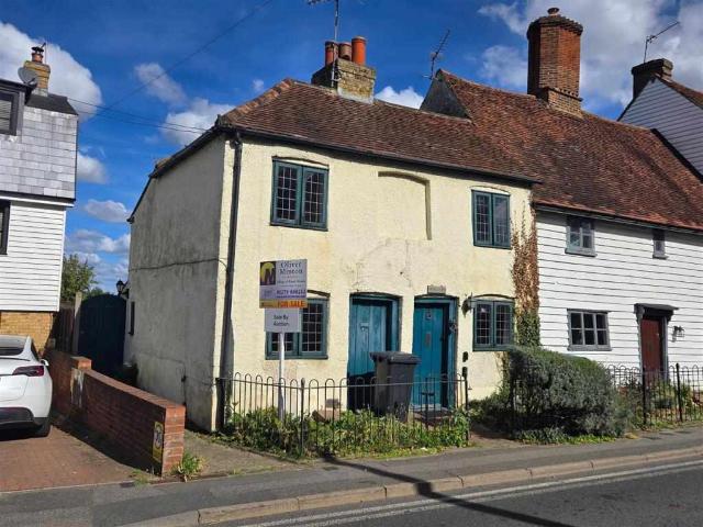 Cottage for sale in Roydon, Epping