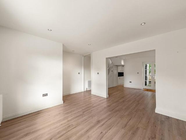 Terraced House for rent in Greenwich, Royal Borough of Greenwich