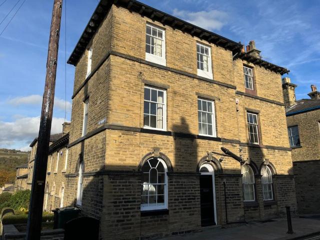 Terraced House for rent in Shipley, Saltaire