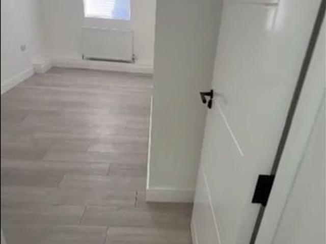 Apartment for rent in Blenheim Gardens Estate, Greater London