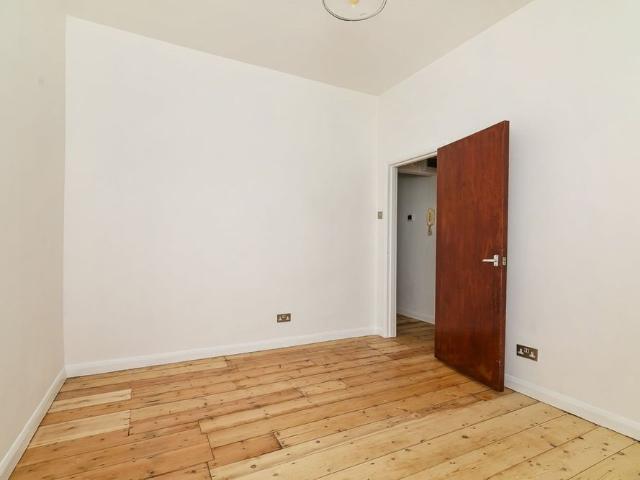 Apartment for rent in Brownswood Park, Cat Hill