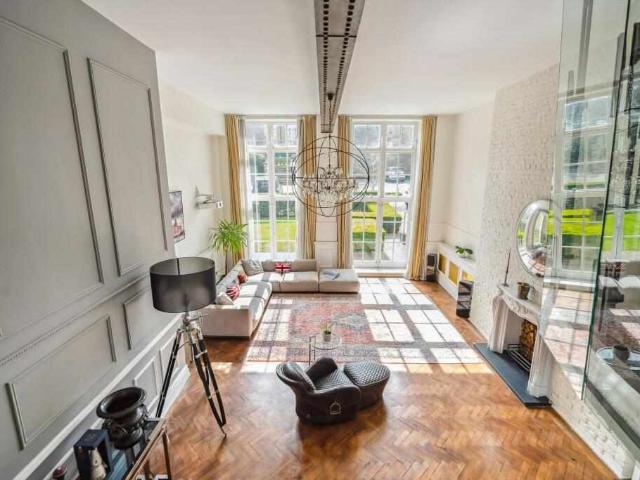 Flat for sale in SW11, London