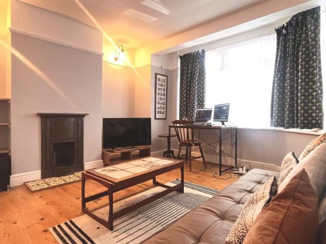 Apartment for rent in Little Ilford, Greater London