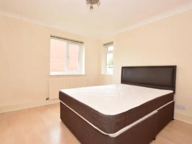 Apartment for rent in Alwoodley, West Yorkshire