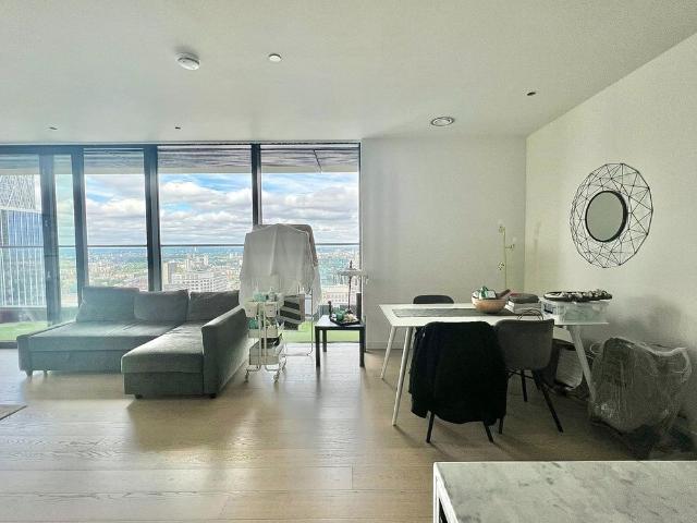 Apartment for rent in Poplar Grove, Greater London