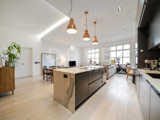 Flat for sale in London, Isle Of Man