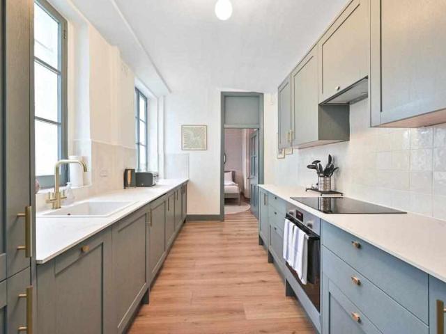 Flat for sale in NW3, London