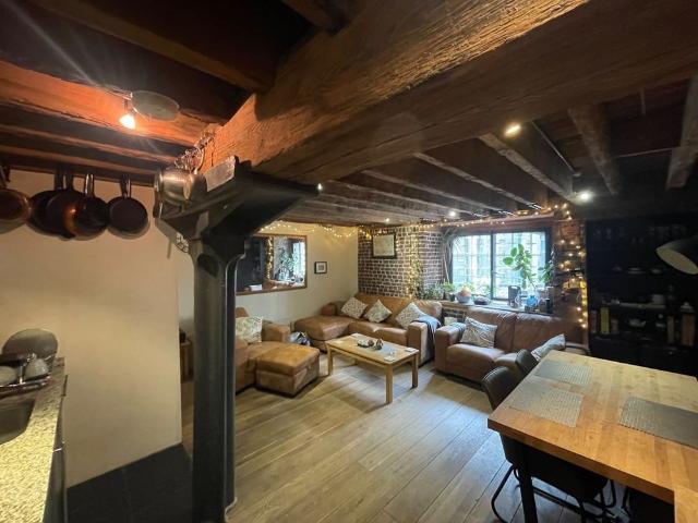 Apartment for rent in Poplar Grove, Greater London
