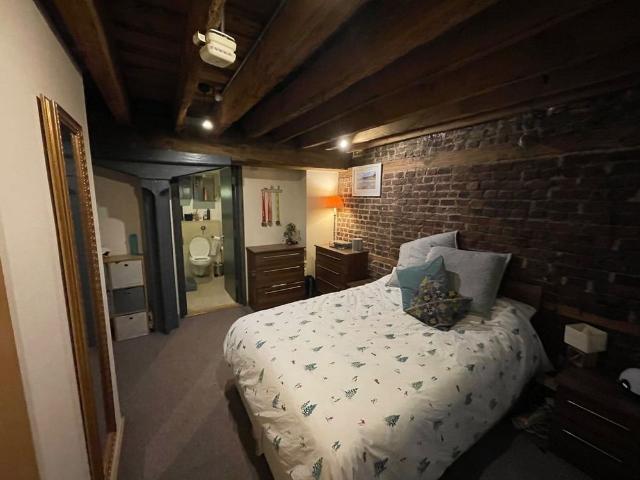 Apartment for rent in Poplar Grove, Greater London