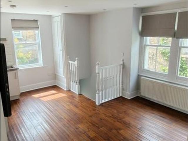 Apartment for rent in Blenheim Gardens Estate, Greater London