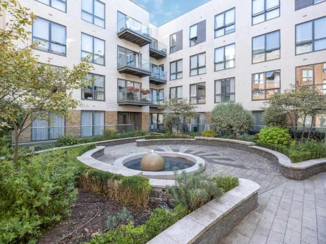 Flat for sale in St Margarets, Cat Hill