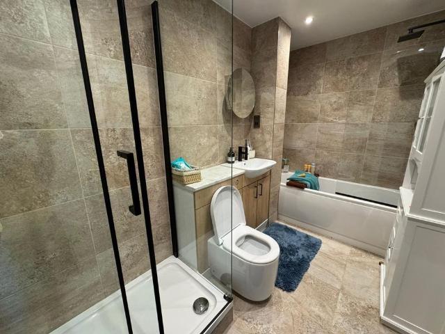 Apartment for rent in Broad Green, Croydon