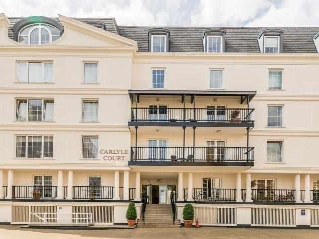 Flat for sale in Chelsea Harbour, Cat Hill