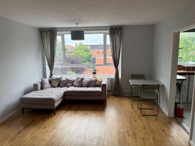 Apartment for rent in Earlsfield, Greater London