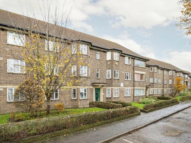 Apartment for rent in Beavers, Greater London