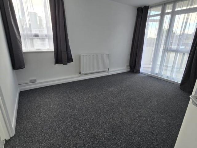 Apartment for rent in Poplar Grove, Greater London