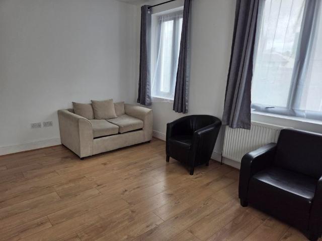 Apartment for rent in Poplar Grove, Greater London