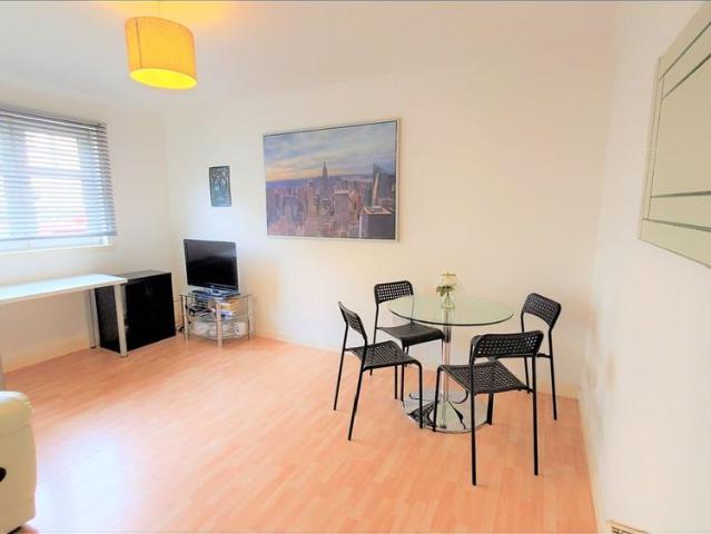 Apartment for rent in Stenhouse, Scotland