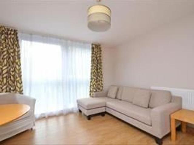Apartment for rent in Furzedown, Greater London