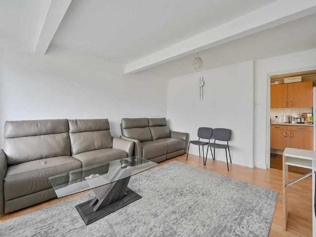 Flat for sale in W3, London