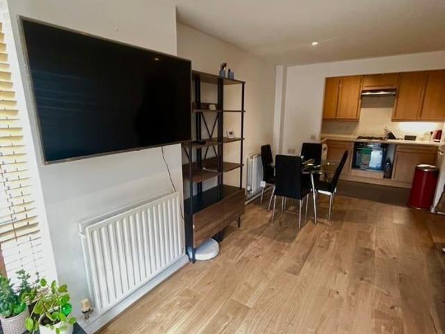 Apartment for rent in Poplar Grove, Greater London