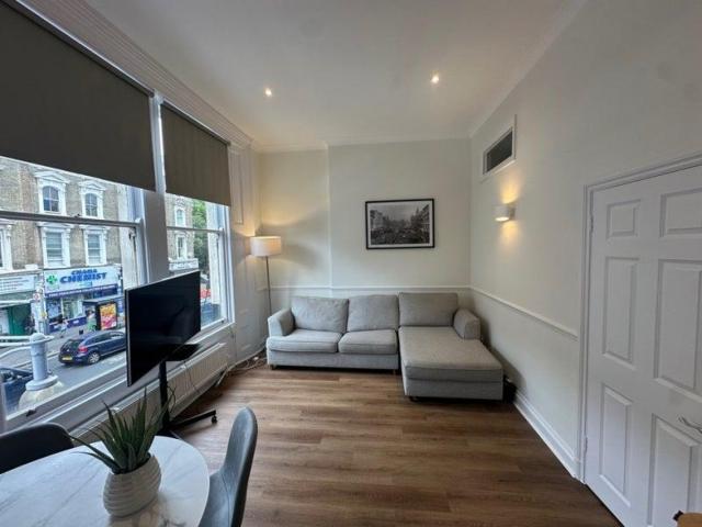Apartment for rent in North Kensington, Greater London