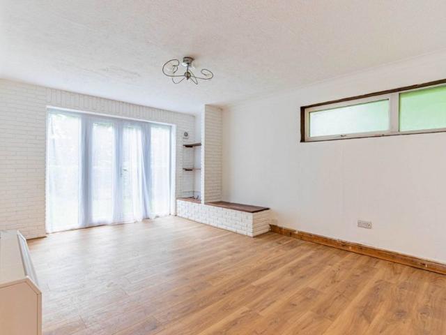 Apartment for rent in Woodhall Farm, Pouchen End