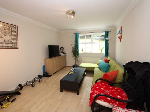 Apartment for rent in Hammerfield, Pouchen End