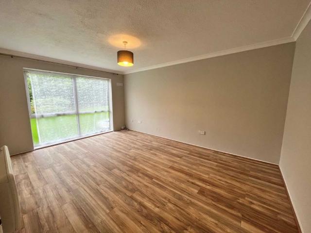 Apartment for rent in Woodhall Farm, Pouchen End