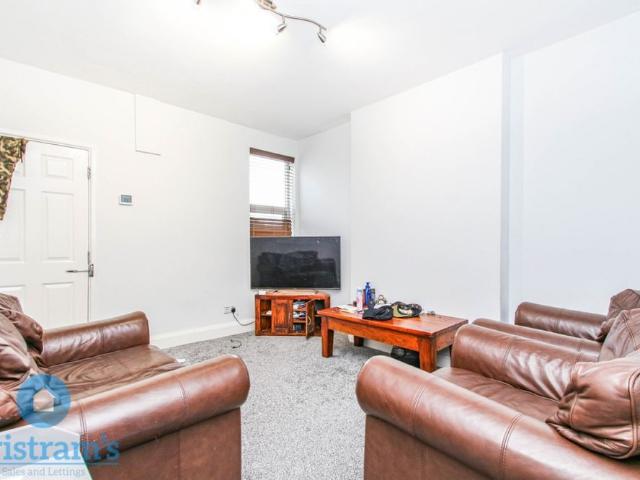 Room for rent in Compton Acres, Barton In Fabis