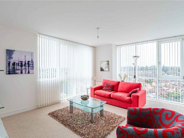 Apartment for rent in Moorend, Pouchen End