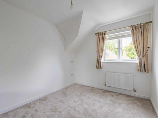 Apartment for rent in Hall Park, Pouchen End