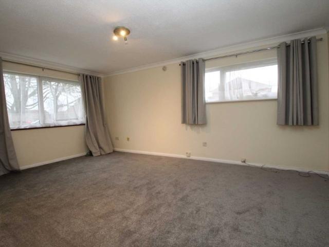 Apartment for rent in Woodhall Farm, Pouchen End