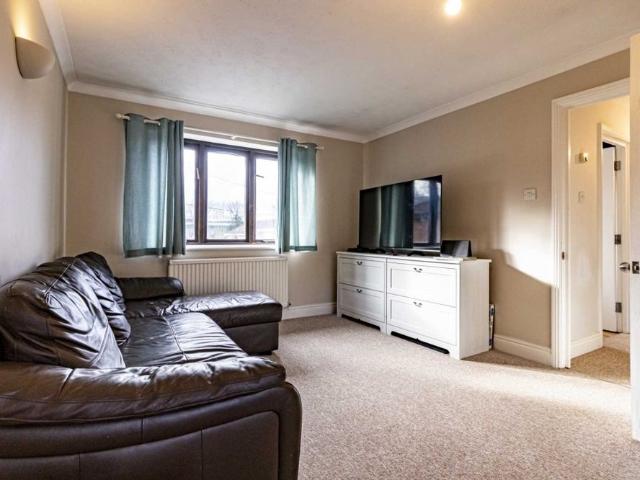 Apartment for rent in Maylands, Pouchen End