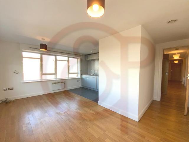 Apartment for rent in London Borough of Ealing, Park Royal