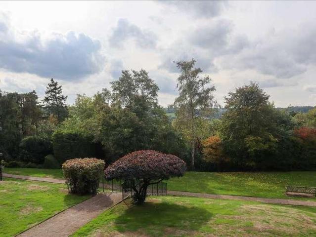 Flat for sale in Warlingham, Warlingham