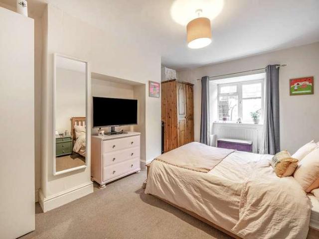 Flat for sale in Ewens Farm, Golden Valley