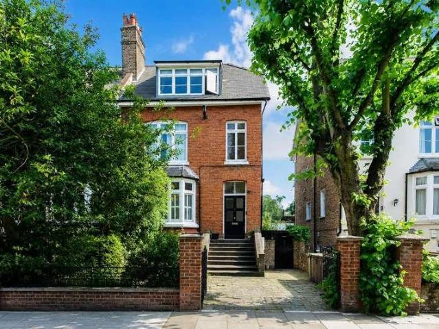 Flat for sale in South Hampstead, Greater London