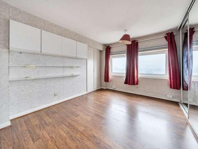 Flat for sale in London Borough of Ealing, Park Royal