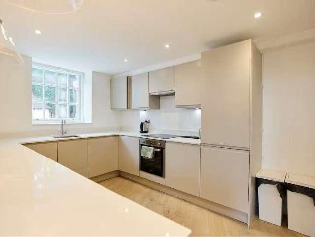 Flat for sale in Red Hill, Surrey