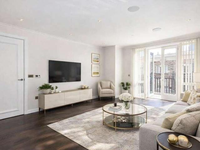 Flat for sale in Fulham, Greater London