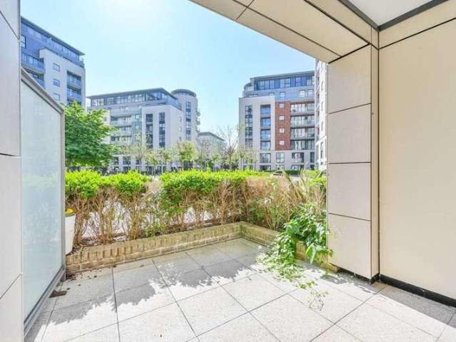 Flat for sale in Brentford, London Borough of Hounslow