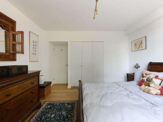 Flat for sale in Kensington, Greater London