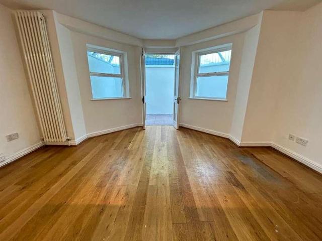 Flat for sale in Georgia, Greater Manchester
