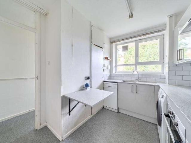 Flat for sale in Southfields, Greater London