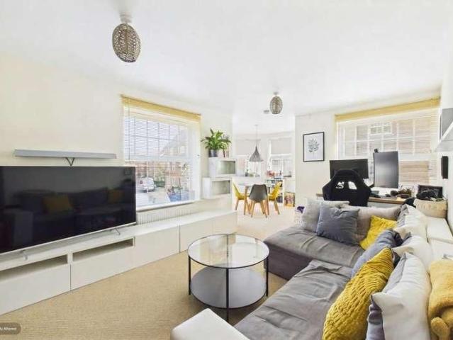 Flat for sale in Bocking, Chipping Hill