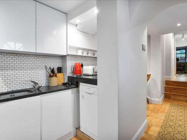 Flat for sale in Tufnell Park, Greater London
