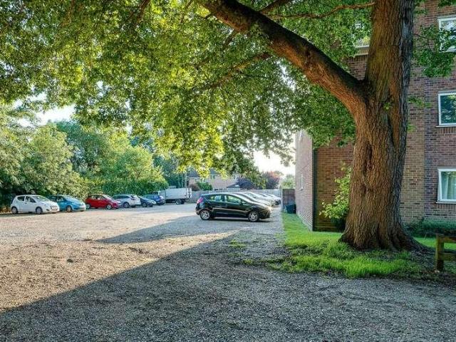 Flat for sale in Kings Hill, Colliers End
