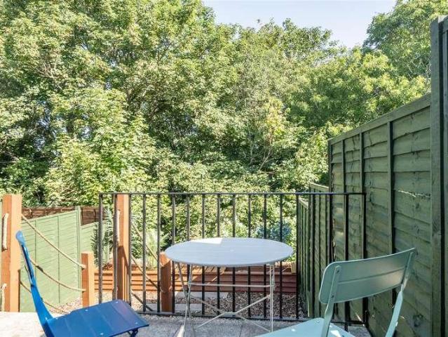 Flat for sale in Feckenham, City Of Bristol